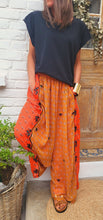 Charger l'image dans la galerie, Pantalon imprimé orange miroirs
