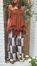 Charger l'image dans la galerie, Top bretelle bohême Camel / Chocolat / Beige / Blanc / Noir
