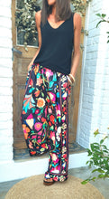 Charger l'image dans la galerie, Pantalon noir flowers
