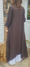 Charger l'image dans la galerie, Chemise longue lin rayures Chocolat / Corail
