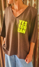 Charger l'image dans la galerie, Tee shirt Yes you can Léo choco / Kaki / Corail clair
