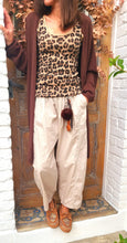 Charger l'image dans la galerie, Pantalon porte clés beige
