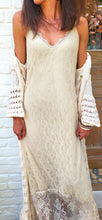 Charger l'image dans la galerie, Robe longue dentelle beige
