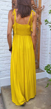 Charger l'image dans la galerie, Robe bretelles perles Jaune ou moutarde
