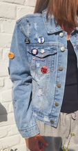 Charger l'image dans la galerie, Veste jean pin's destroy
