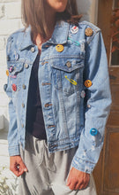 Charger l'image dans la galerie, Veste jean pin's destroy
