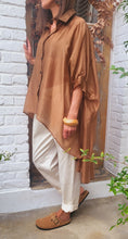 Charger l'image dans la galerie, Chemise destructurée Camel ou Noire
