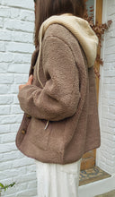 Charger l'image dans la galerie, Veste doudou capuche
