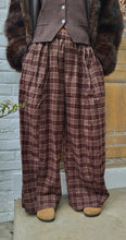 Charger l'image dans la galerie, Pantalon carreaux chocolat

