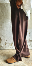 Charger l'image dans la galerie, Pantalon boutonné bas chocolat
