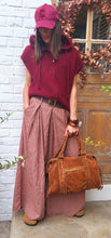 Charger l'image dans la galerie, Gilet maille capuche sans manche Bordeaux
