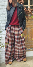 Charger l'image dans la galerie, Pantalon carreaux bordeaux large
