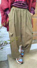 Charger l'image dans la galerie, Pantalon baggy kaki
