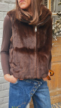 Charger l'image dans la galerie, Veste sans manche poils chocolat
