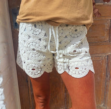 Charger l'image dans la galerie, Short crochet blanc
